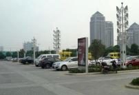 高亮屏廣告機(jī)選用超薄高亮屏?xí)心男┯绊懀? /></div>
											<dl>
												<dt>高亮屏廣告機(jī)選用超薄高亮屏?xí)心男┯绊懀?/dt>
												<dd>首先，為什么戶外高亮液晶屏需要做那么厚？簡(jiǎn)言之，這是由戶外高亮液晶屏的特殊使用環(huán)境、整機(jī)的特殊性能決定的。</dd>
											</dl>
										</a>
									</li>
                                                                        <li>
										<a href=